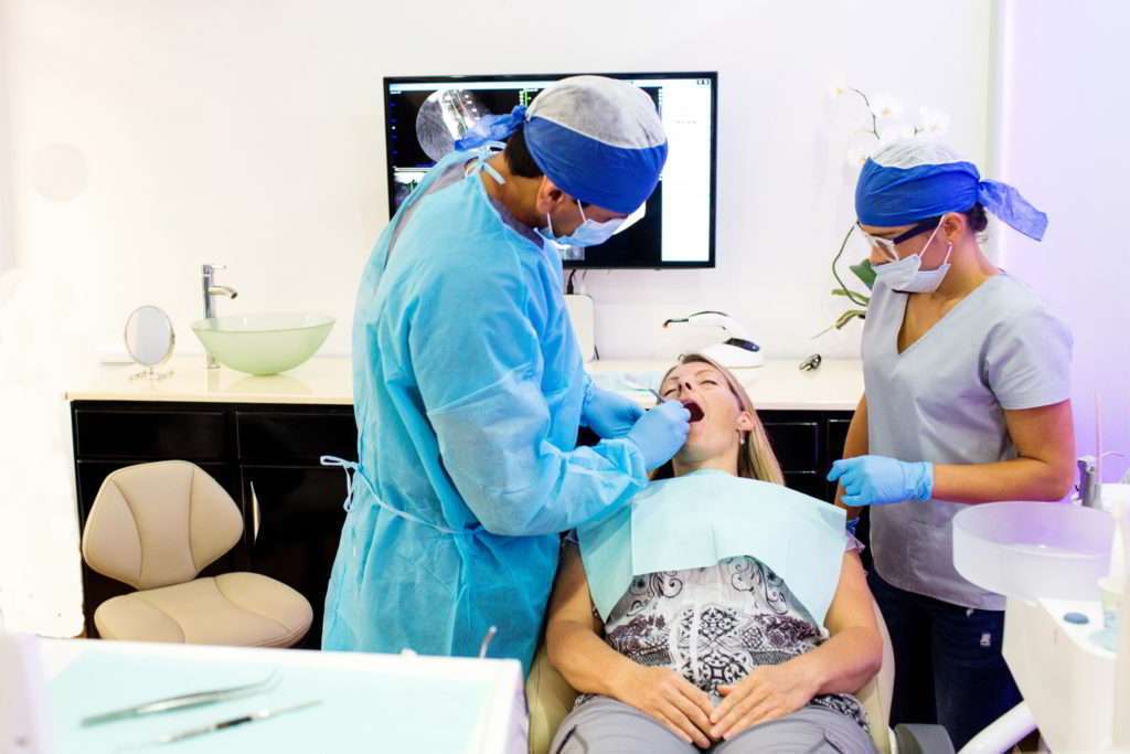 CIRUGÍA ORAL Y MAXILOFACIAL